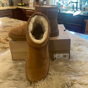 UGG Women’s Classic Mini 2